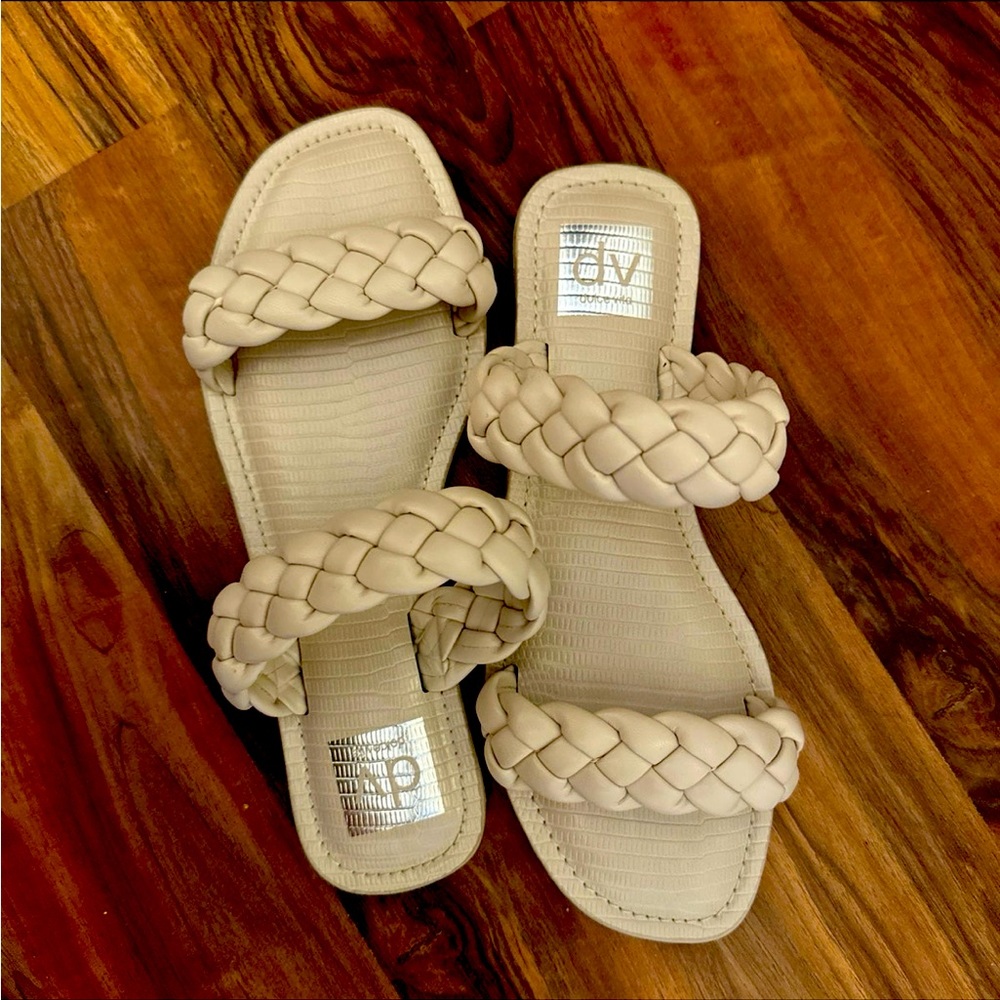 Dolce vita sandals